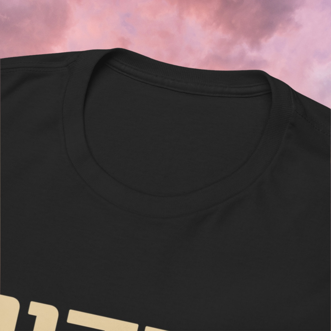 חסינות מפני חיסון - חולצת טריקו שחורה בסיסית עם שרוולים קצרים